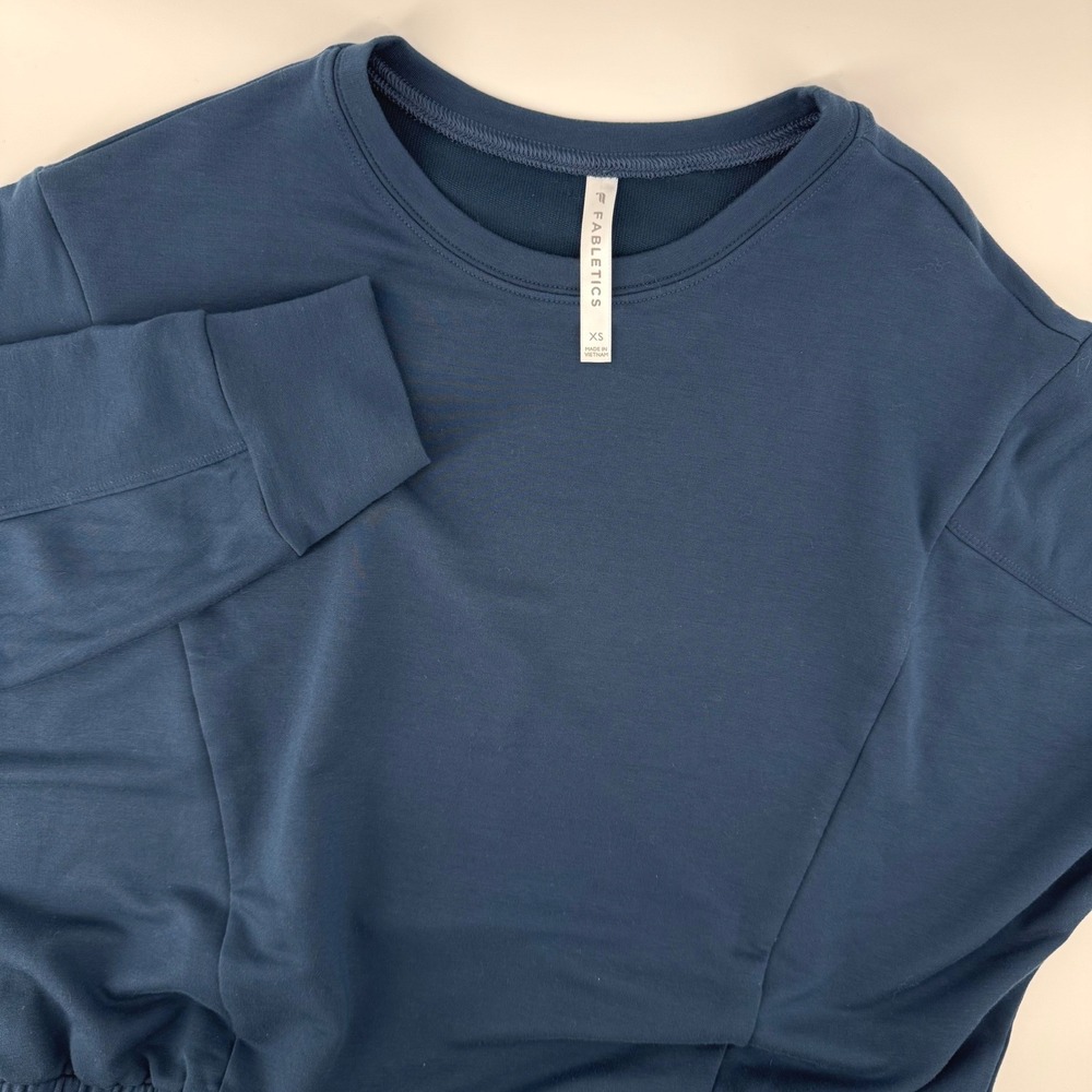 Fabletics Women XS Navy Blue Smocked Hem Crewneck Sweatshirt Cropped Relaxed Fit